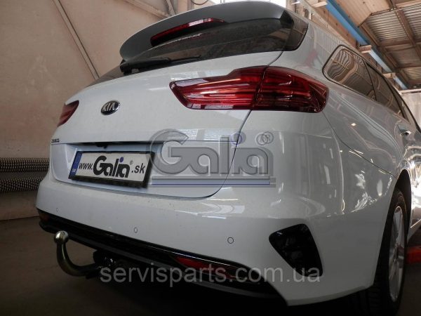 Оцинкований фаркоп на Kia Ceed SW 2018 без підрізання бампера.
