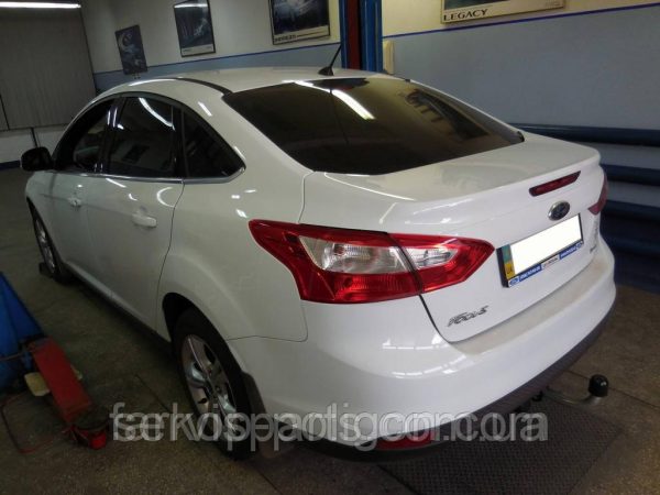 Фаркоп на Ford Focus 3 седан 2011- (Без підрізування бампера)