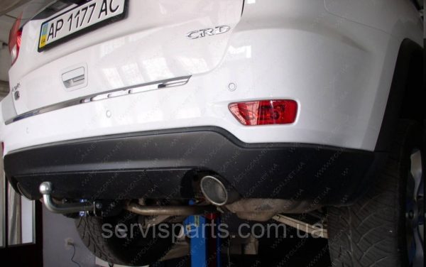 З'ємний фаркоп на Jeep Grand Cherokee 2013-2018 без підрізу бампера.