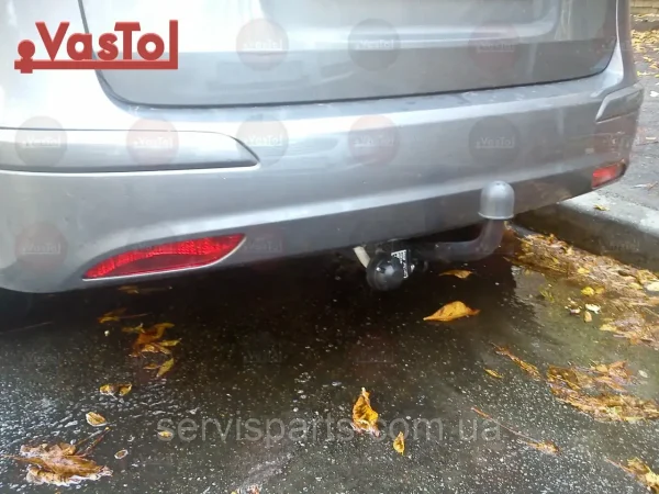 Український фаркоп на Hyundai I30 універсал 2006-2012 без підрізання бампера