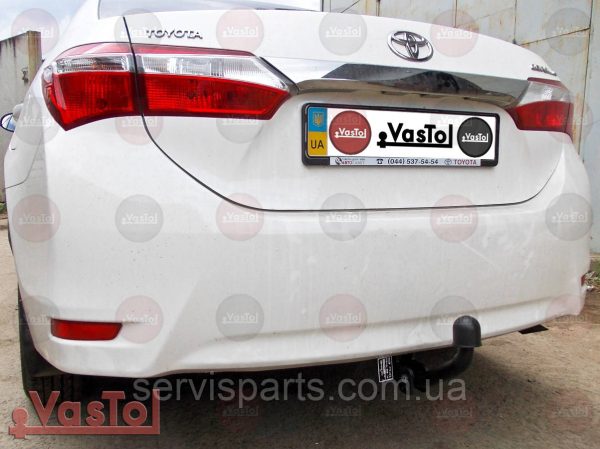 Український фаркоп Toyota Corolla E180 2013-2018 (Тойота Корола) без підрізання бампера