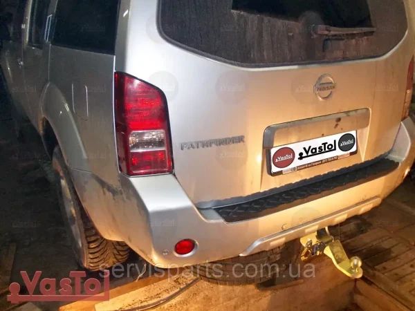 Український фаркоп на Nissan Pathfinder R51 2005-2014 Американська вставка під квадрат - Зображення 3