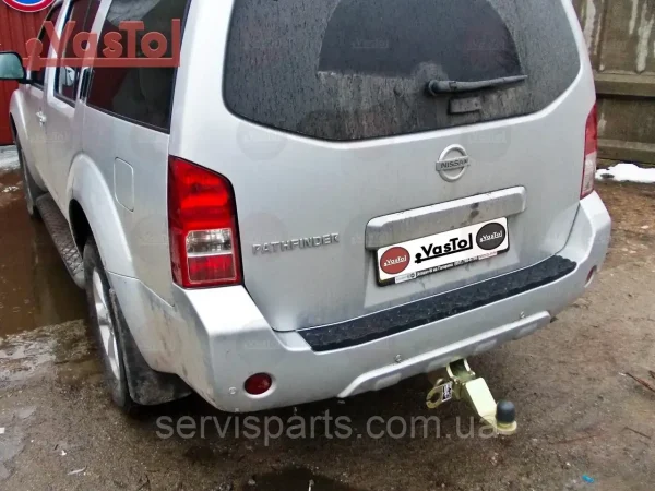 Український фаркоп на Nissan Pathfinder R51 2005-2014 Американська вставка під квадрат