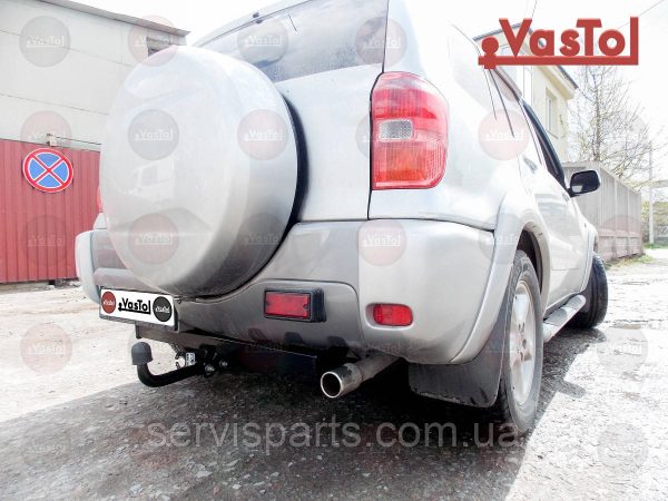 Знімний фаркоп на Toyota Rav 4 2000-2006 без підрізування бампера.