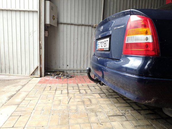 Фаркоп Opel Astra G Classic 1998-2005 (седан та хетчбек) гак на болтах - Зображення 3