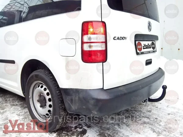 З'ємний фаркоп на Volkswagen Caddy 2004-2020 без підрізу бампера.