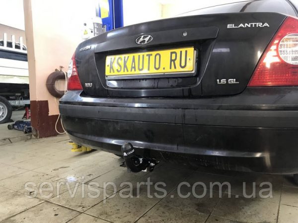 З'ємний фаркоп на Hyundai Elantra XD 2000-2012