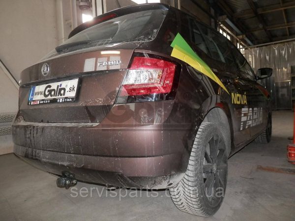 Оцинкований фаркоп на Skoda Fabia III Хетчбек 2014-2018 (Шкода Фабія) Швидкознімний автомат на ручці