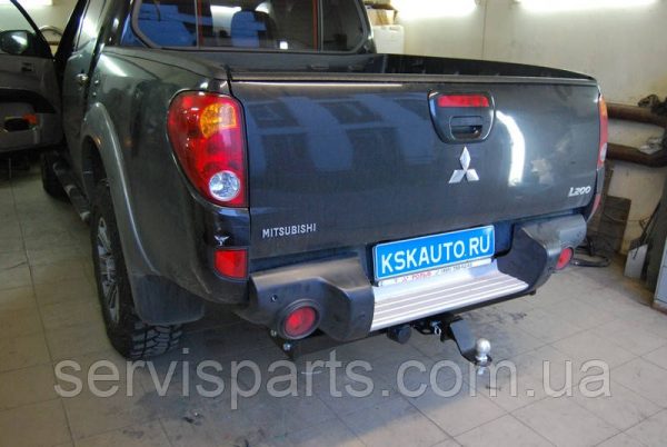 Знімний фаркоп на Mitsubishi L200 2006-2015 (Мітсубісі Л-200) Американська вставка під квадрат