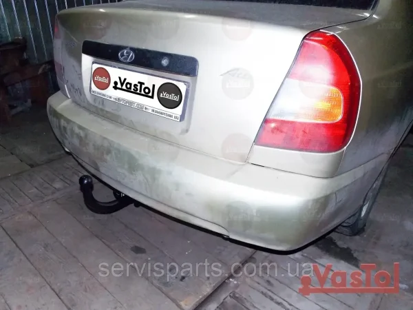 З'єднаний фаркоп на Hyundai Acccent 2000-2006 без підрізання бампера