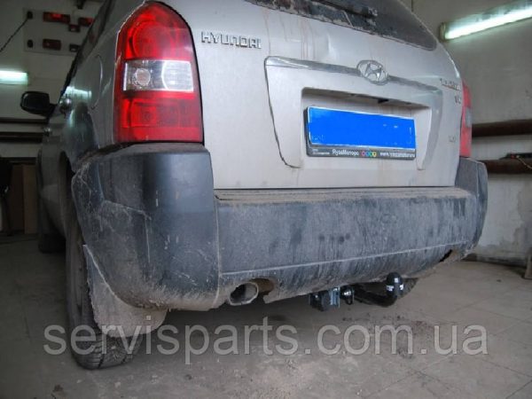 З'ємний фаркоп на Hyundai Tucson 2004-2010 без підрізу бампера.