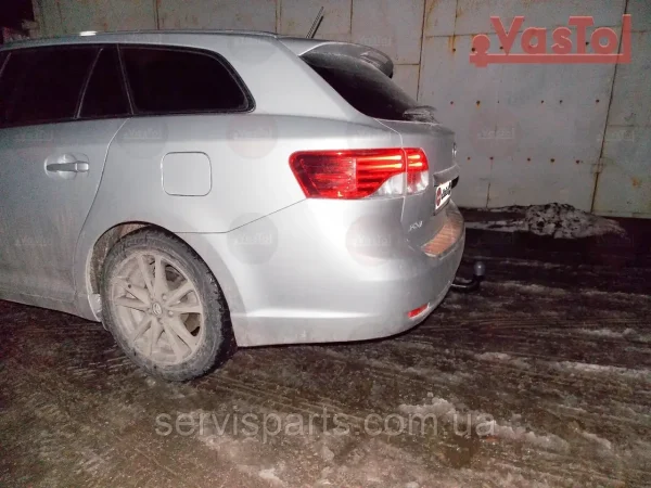Знімний фаркоп на Toyota Avensis III универсал 2009-2020