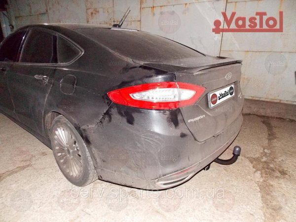 З'ємний фаркоп на Ford Fusion USA 2012 - без підрізу бампера.
