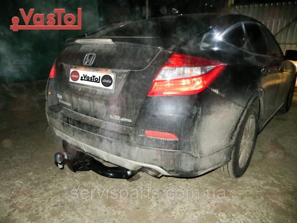 З'ємний фаркоп на Honda Crosstour 2009 - без підрізу бампера.