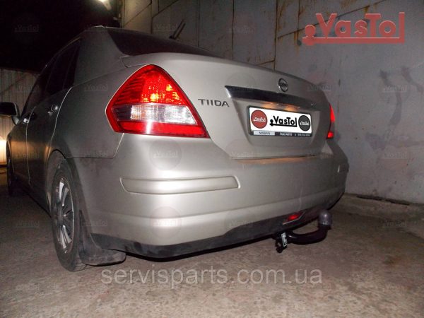 Український фаркоп на Nissan Tiida седан 2004-2014 (Нісан Тіїда)
