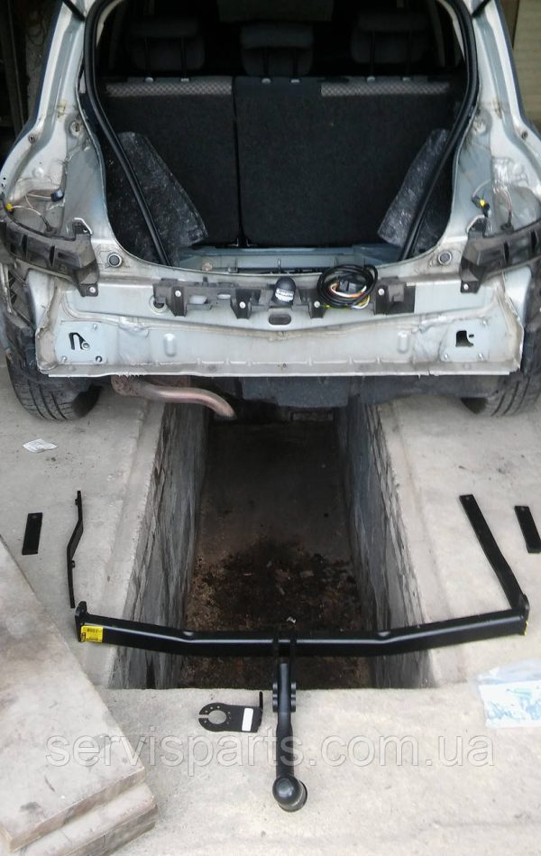Польський фаркоп з'ємний гак на Renault Megane II 2002-2008 (хетчбек) - Зображення 10