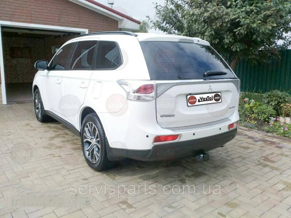 З'ємний фаркоп на Mitsubishi Outlander 2012- американська вставка під квадрат