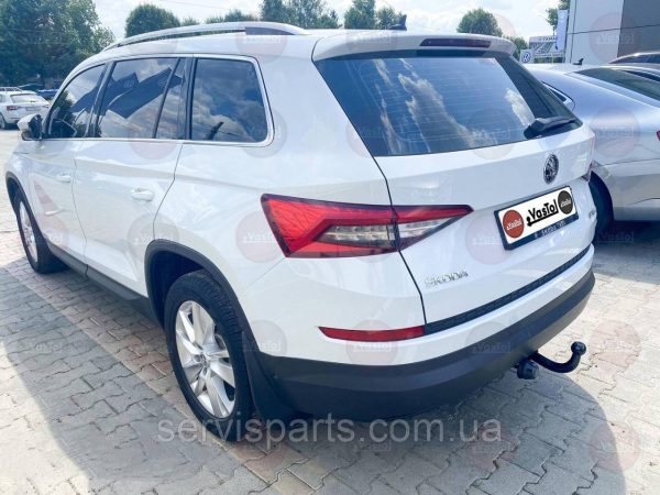 Фаркоп Skoda Kodiaq 2017- (Шкода Кодіак) гак на болтах