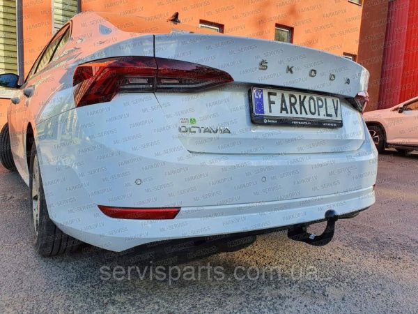 Швидкоз'ємний фаркоп на Skoda Octavia A8 2020- на ключах