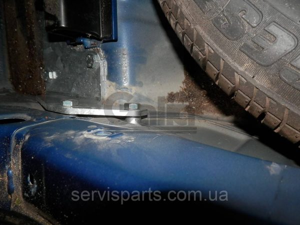 Оцинкований фаркоп на Suzuki Liana 2001-2007 (Сузукі Ліана) - Зображення 3