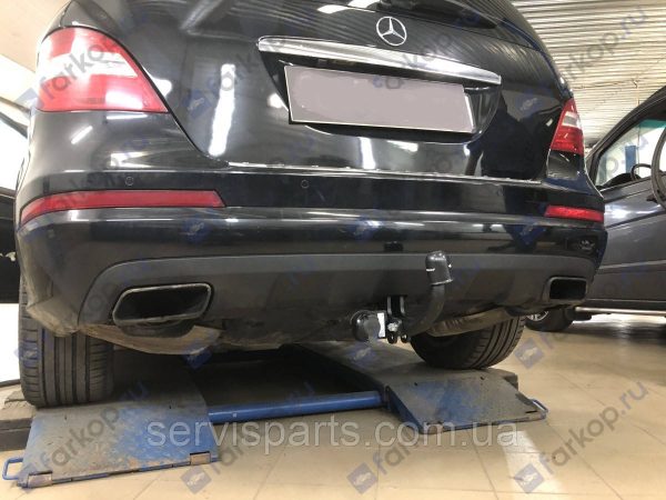 Польський фаркоп на Mercedes R-class W251 2005-2017