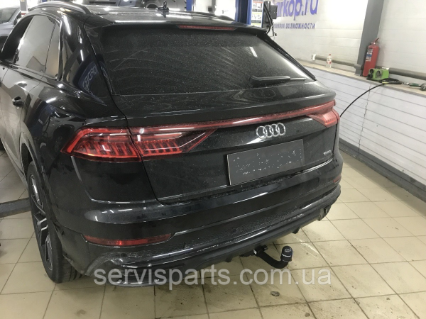 Фаркоп Audi Q8 2018- (вкл. SQ8, окрім Hybrid) швидкознімний на ключах